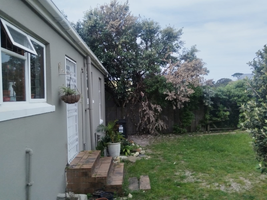 To Let 4 Bedroom Property for Rent in Welcome Glen Western Cape
